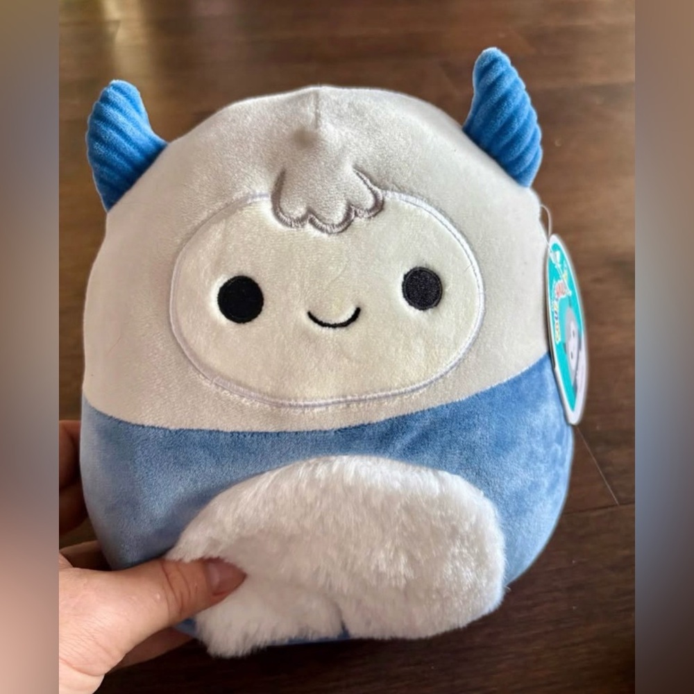 8" Squishmallows Horace Winter Gray Blue Yeti Canada Exclusive - NWT HTF RARE